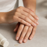 Cuticules abîmées : la routine douce pour les réparer