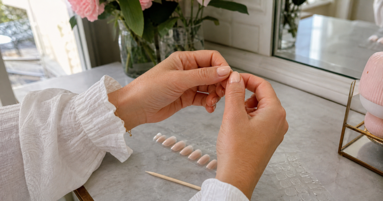 Press on nails : le mode d’emploi pour une pose qui tient