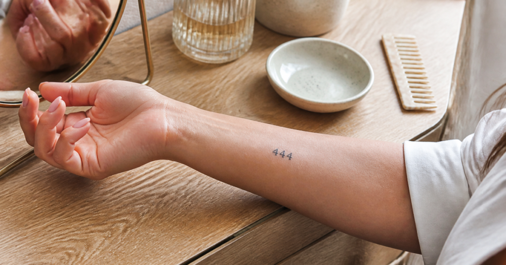 Tatouage 444 : quelle signification lui donner ?